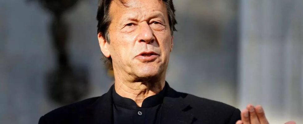Ehemaliger pakistanischer Premierminister Imran Khan und PTI Partei aus dem Wahlkampf
