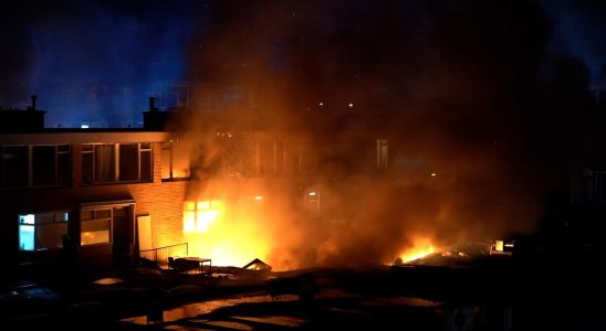 Ein Verletzter und grosser Schaden durch Brand im Rotterdamer Apartmentkomplex