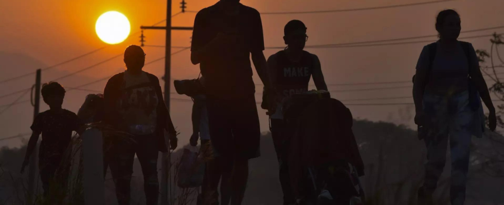 Fluechtlingskarawane formiert sich in Mexiko neu nachdem das Versprechen der