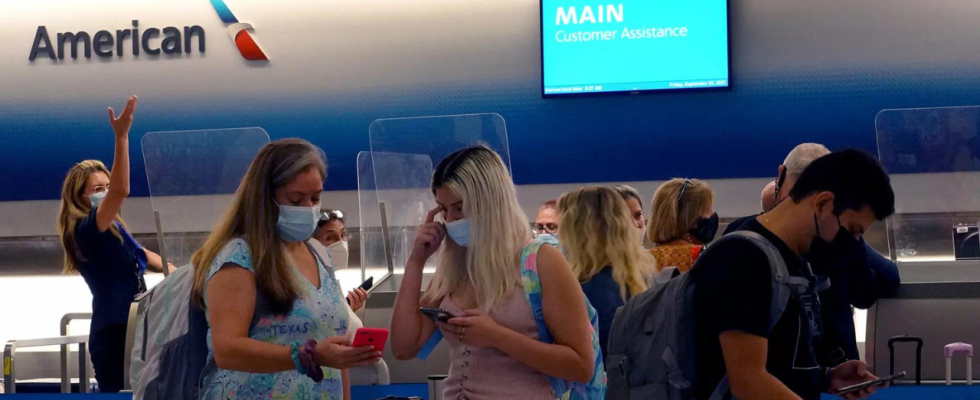 Flugbegleiterin von American Airlines verhaftet weil sie angeblich minderjaehrige Maedchen
