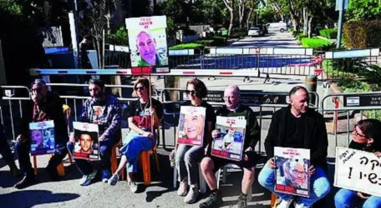 Geiselfamilien protestieren vor Netanyahus Haus