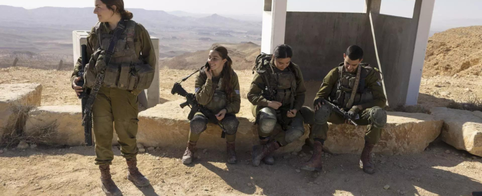 Israelische Frauen uebernehmen im Gaza Krieg eine groessere militaerische Rolle