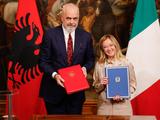 Italien darf Migranten in Albanien vom albanischen Gericht aufnehmen