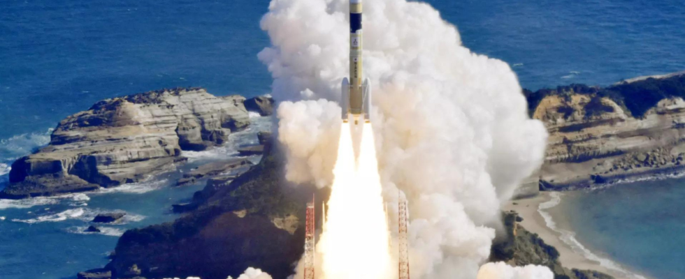 Japan startet erfolgreich einen Aufklaerungssatelliten um nach nordkoreanischen Raketen Ausschau