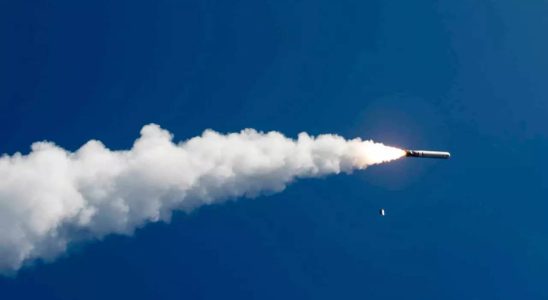 Japan unterzeichnet Vereinbarung zum Kauf von 400 Tomahawk Raketen waehrend US Gesandter