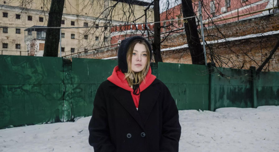 Junge Liebe trifft auf russische Unterdrueckung In einem Moskauer Gefaengnis