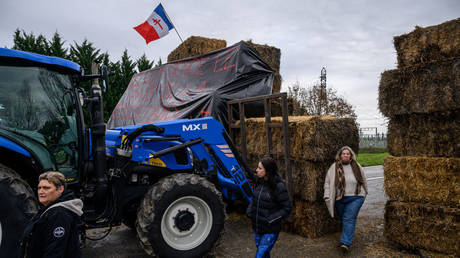 Landwirte blockieren Autobahnen in Frankreich VIDEOS – World