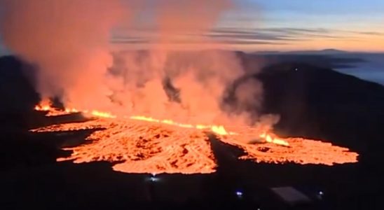 Lava erreicht Fischerdorf in Island mehrere Haeuser fangen Feuer