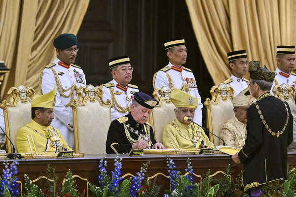 Milliardaer Sultan Ibrahim als Malaysias 17 Koenig vereidigt – Sultan