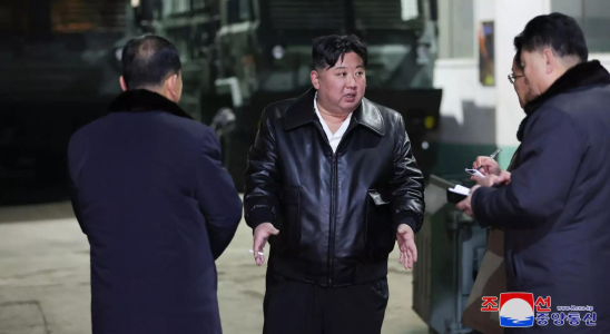 Nordkoreas Machthaber Kim besucht Waffenfabriken und kritisiert den Handel mit