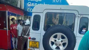 Parteifuehrer in Sri Lanka bei Schiesserei aus einem vorbeifahrenden Auto