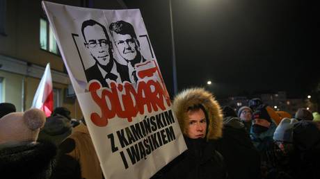 Polnische Behoerden verhaften ehemaligen Innenminister und seinen Stellvertreter – World