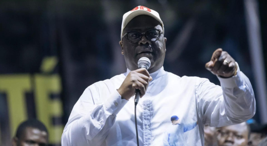 Praesident der DR Kongo wird vor grosser Menschenmenge fuer seine