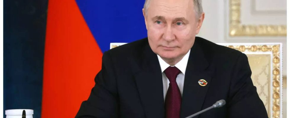 Praesidentschaftsumfragen in Russland Putins Einkommen unter 1 Million US Dollar in