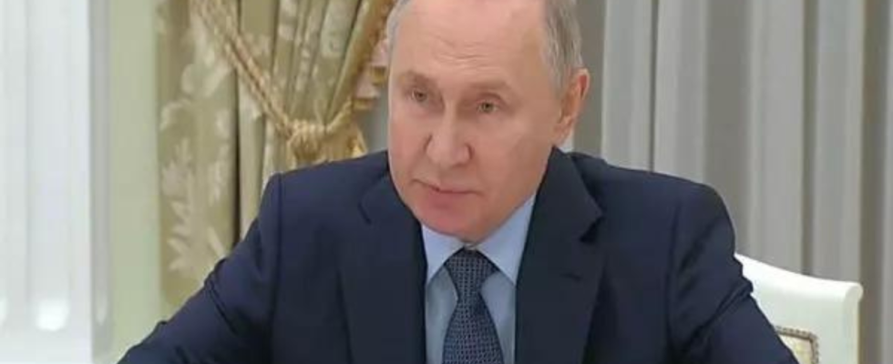 Putin sagt Russland werde die Angriffe auf die Ukraine „verstaerken