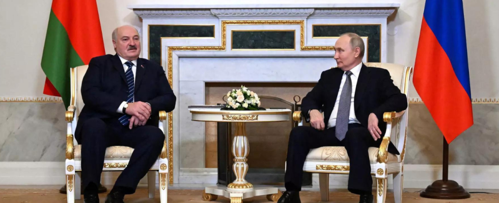 Putin und Lukaschenko treffen sich in St Petersburg um Moeglichkeiten
