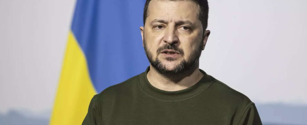 Selenskyj forderte den obersten General der Ukraine zum Ruecktritt auf