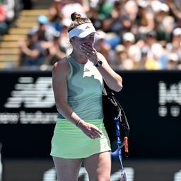 Svitolina verlaesst Australian Open unter Traenen wegen stechender Rueckenschmerzen