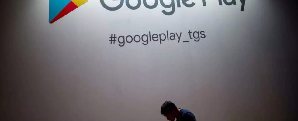 Trotz strengerer Regeln sind ueber ein Dutzend Raubkredit Apps im Google