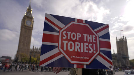Umfrage sagt grosse Wahlniederlage fuer britische Regierung voraus – World