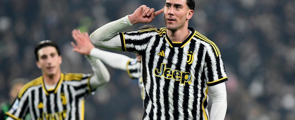 Vlahovic hilft Juventus mit zwei unvergleichlichen Stuermern Sassuolo zu besiegen