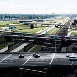 Zahl der in den Niederlanden fahrenden Autos steigt auf 94