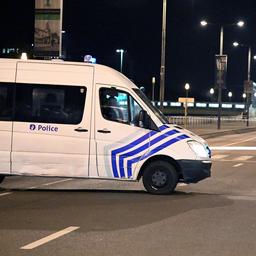 Zwoelf Personen nach Pluenderung eines Polizeibusses in Antwerpen am Silvesterabend