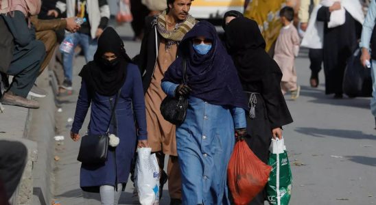 „Schlechter Hijab Make up verwenden Taliban schlagen aus und nehmen afghanische