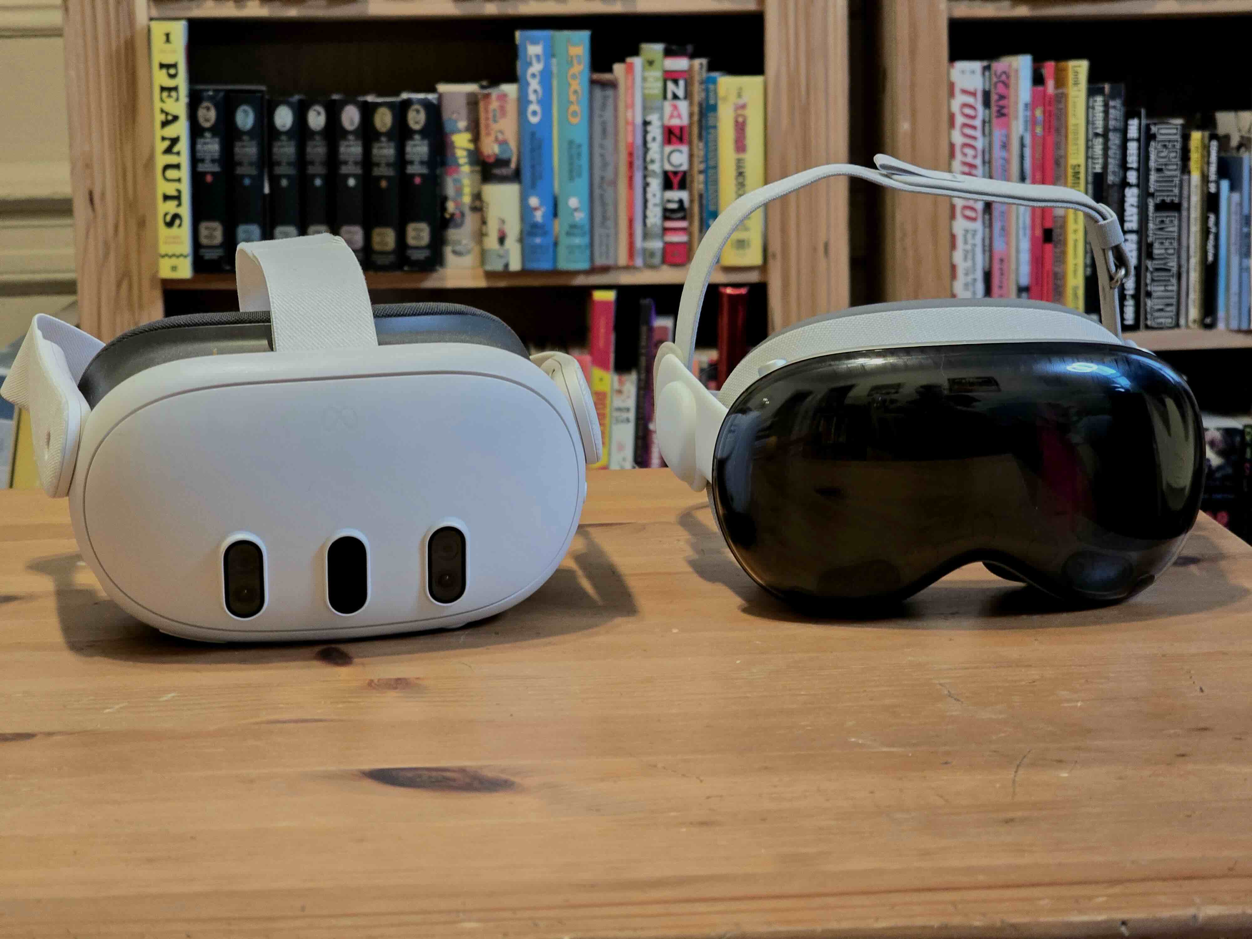 Meta Quest 3- und Apple Vision Pro-Headsets