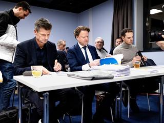 Van links naar rechts: Wim Jonk, advocaat Joost Quant en Matthias Kohler