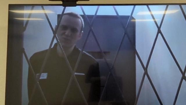 Beeld uit video: Navalny grapt dag voor zijn dood in de gevangenis