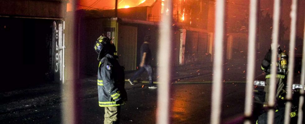 Bei Waldbraenden in Chile befuerchtet man dass zehn Menschen ums