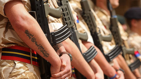 Britisches Militaer hebt Tattoo Verbot auf – World