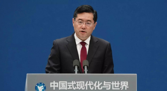 Chinas umkaempfter ehemaliger Aussenminister tritt als Mitglied der Legislative zurueck