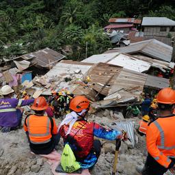 Dreijaehriges philippinisches Maedchen ueberlebt nach Erdrutsch 60 Stunden im Schlamm