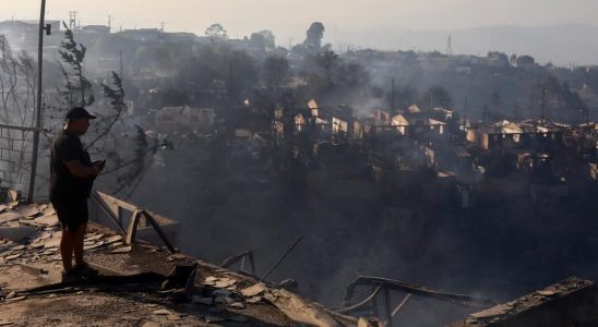 Dutzende Tote in Chile durch Waldbraende die ganze Wohngebiete niederbrennen
