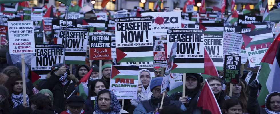 Ein Versuch britischer Gesetzgeber ueber einen Waffenstillstand in Gaza abzustimmen