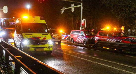 Eine Person starb bei Kollision mit zwei Autos in Barneveld