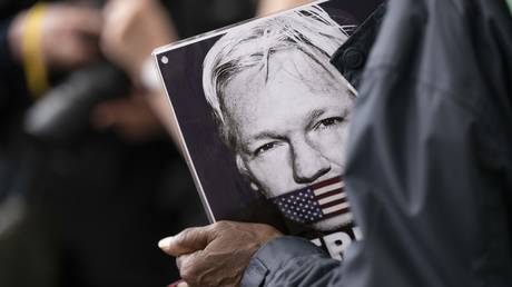 Es gibt erschreckende Parallelen zwischen dem Leiden von Julian Assange
