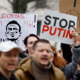Haftstrafen fuer Hunderte Russen die am vergangenen Wochenende Nawalny gedachten