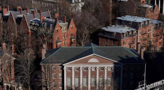 Harvards vorlaeufiger Vorsitz verurteilt antisemitische Aeusserungen gegenueber Universitaetsgruppen
