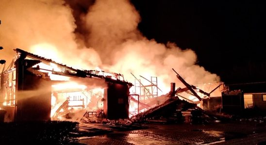 Im Lagerhaus in Zweeuwse Kloetinge brach Feuer aus moegliche Freisetzung