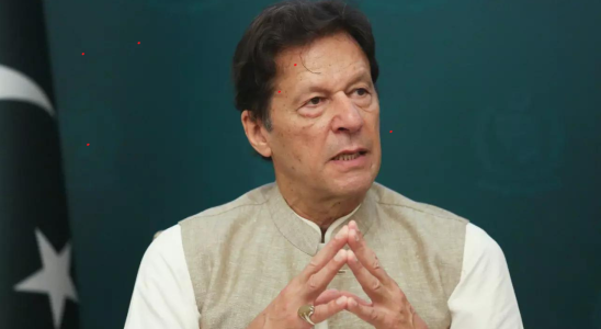 Imran Khan fordert seine Anhaenger auf nach der Abstimmung vor