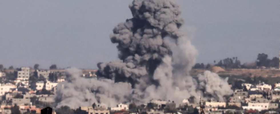 Israelische Streitkraefte bombardieren die letzte Zuflucht im Gazastreifen Rafah