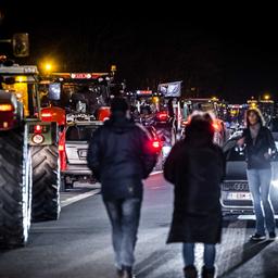 Landwirte blockieren Grenzuebergang bei Eersel Verkehr in Richtung Belgien ist