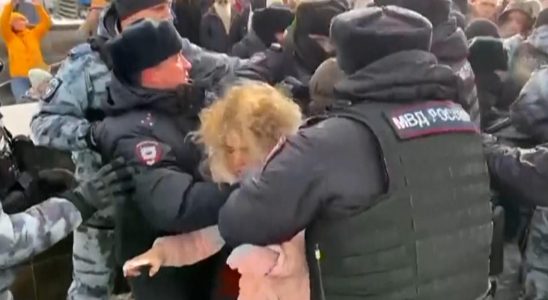 Mehr als vierhundert Festnahmen bei Navalny Gedenkveranstaltungen Tod von Nawalny