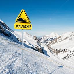 Neun Skifahrer in Frankreich von Lawine erfasst vier Tote