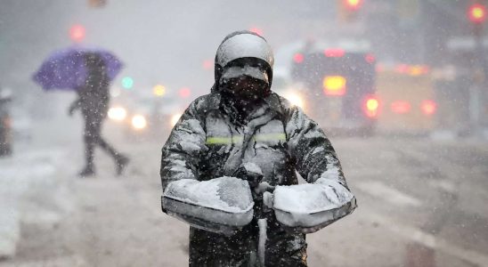 Nordosten der USA von Schneesturm heimgesucht Ueber 1000 Fluege gestrichen