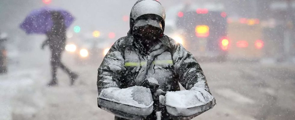 Nordosten der USA von Schneesturm heimgesucht Ueber 1000 Fluege gestrichen