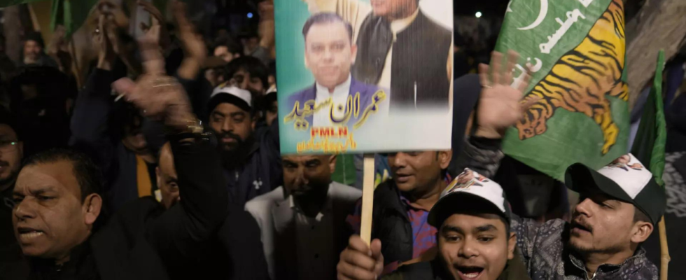 PTI Anhaenger protestieren gegen Verzoegerung der Ergebnisse – Neueste Nachrichten